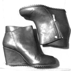 Kenneth Cole Reaction booties